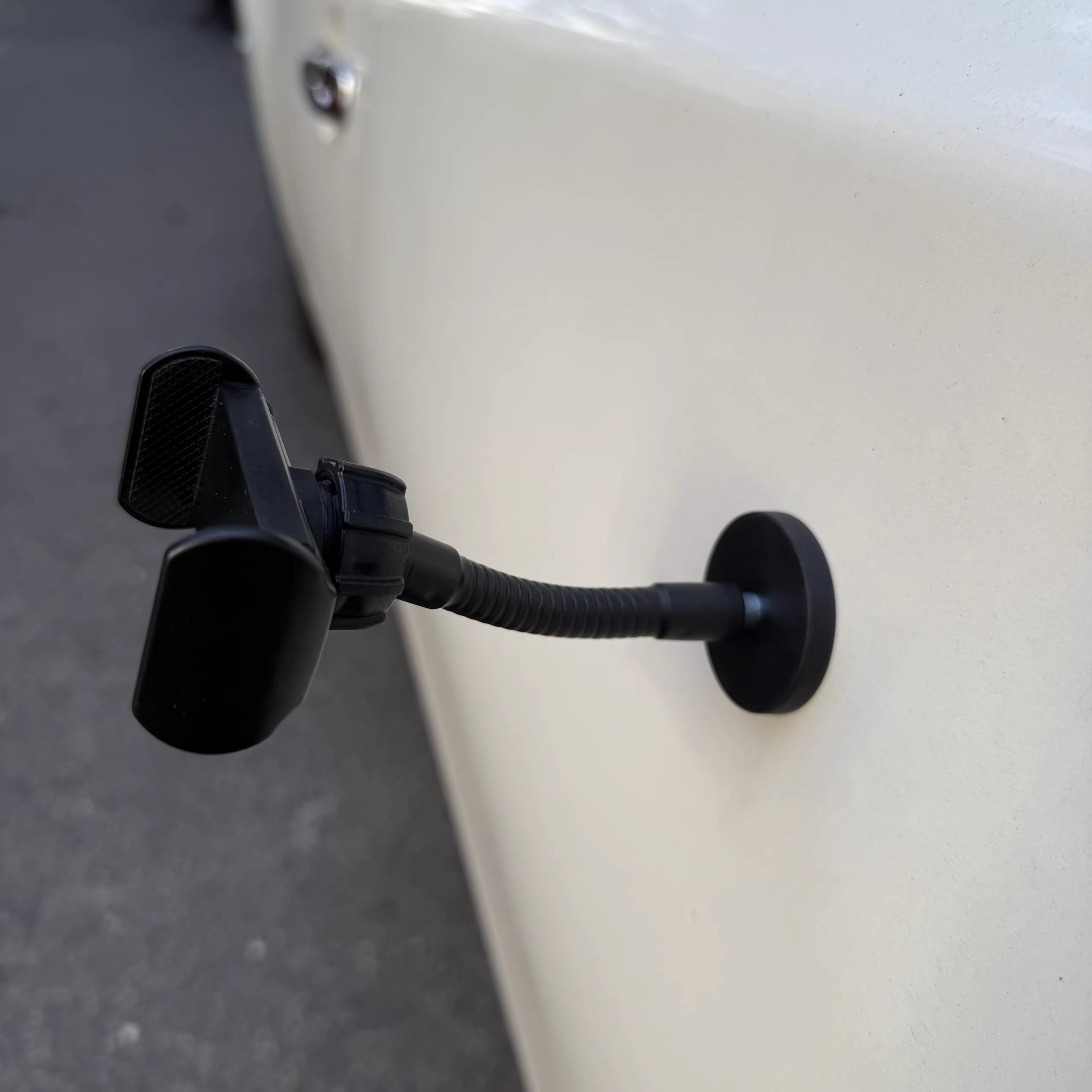 Powerful N52 Magnet Phone Clip - Outdoor Power 'Hose' ulasan dan harga