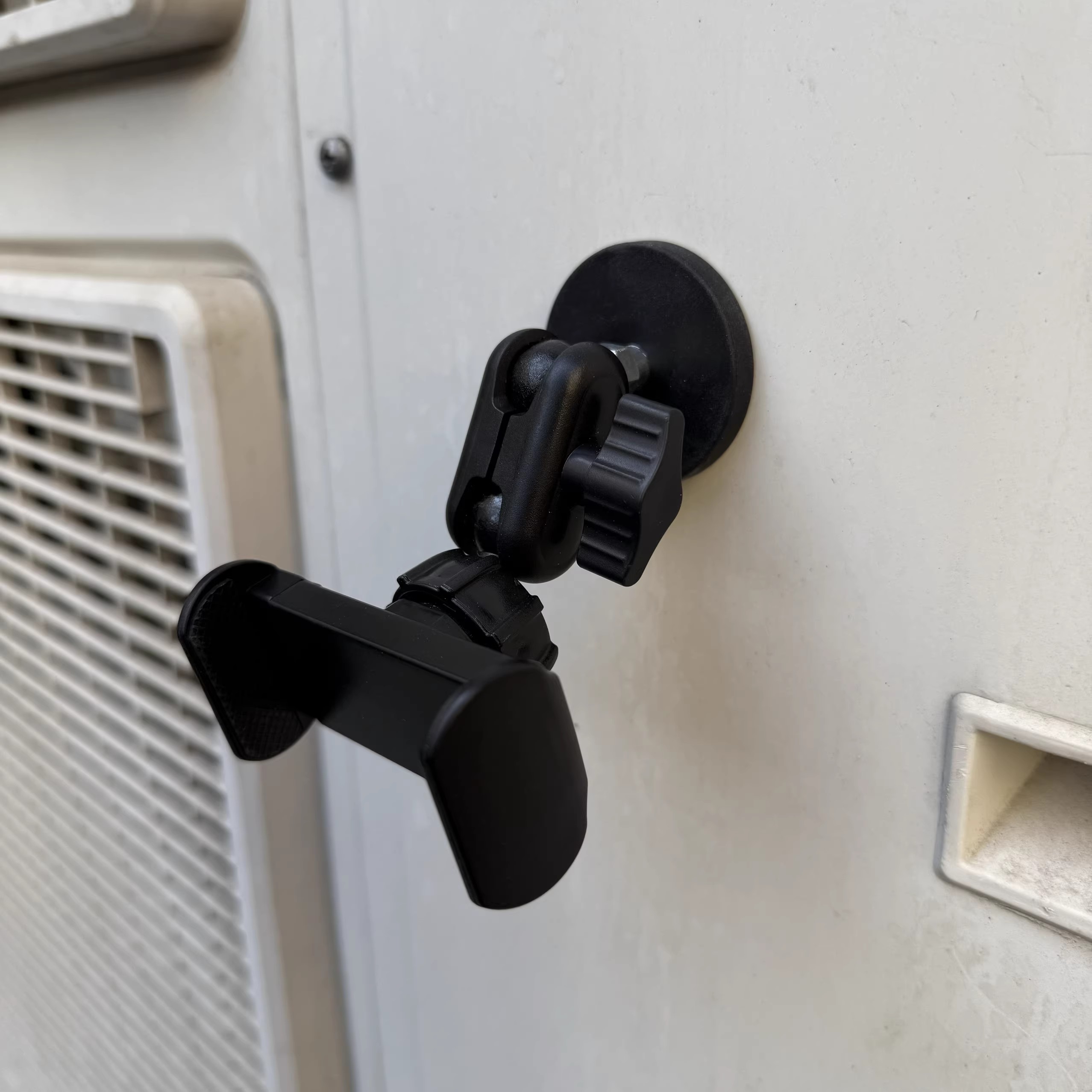 Powerful N52 Magnet Phone Clip - Outdoor Power 'Hose' ulasan dan harga